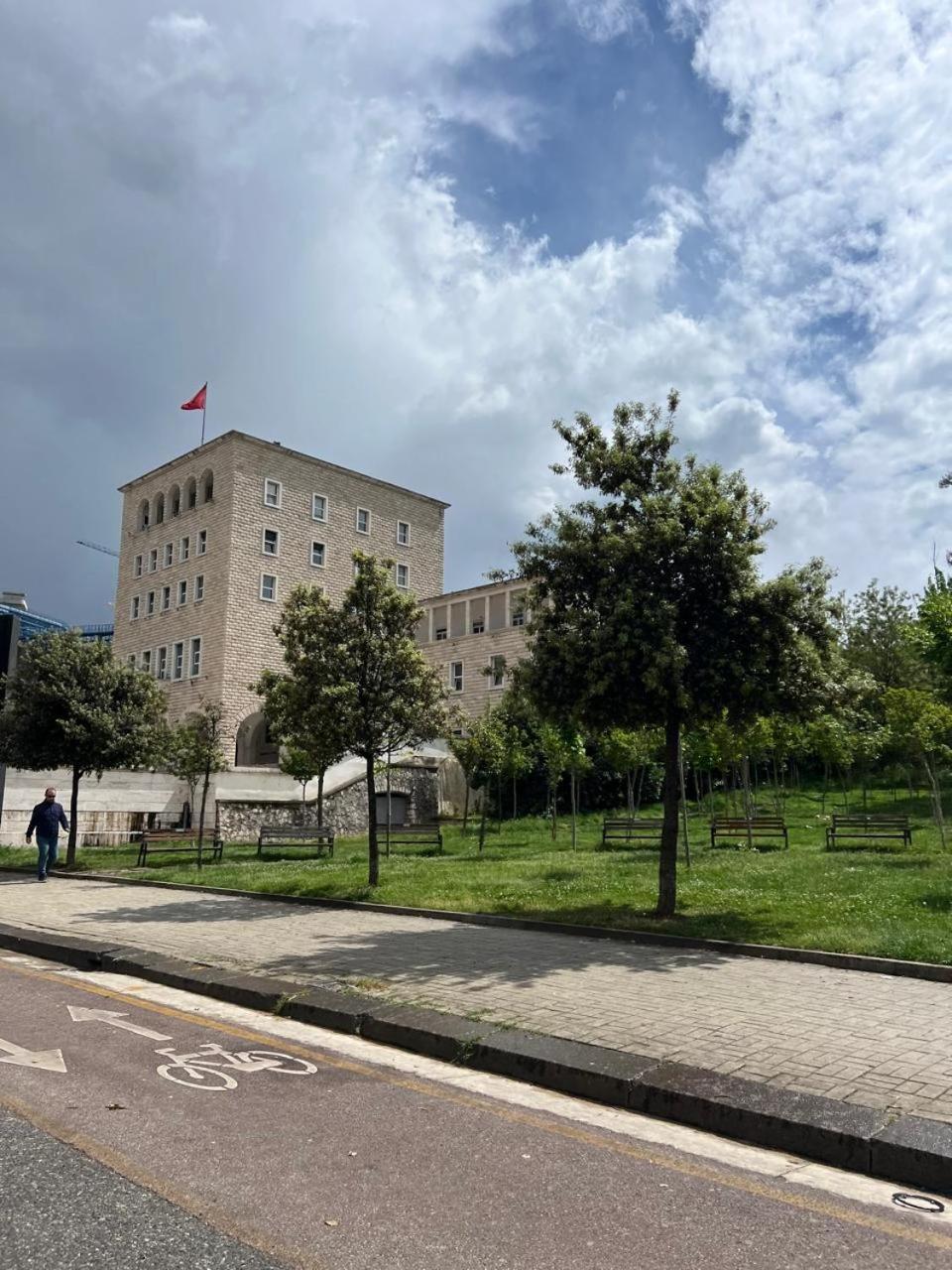 Cozy Flat Near Air Albania Stadium 1 Tirana Exterior foto